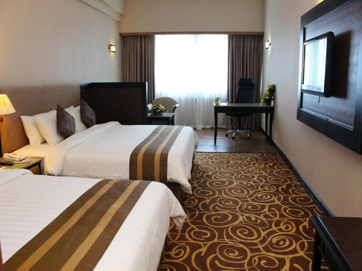 Mega Hotel Sdn Bhd Miri Exterior photo
