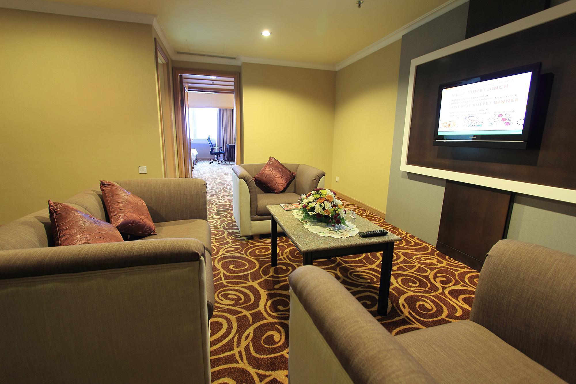 Mega Hotel Sdn Bhd Miri Exterior photo