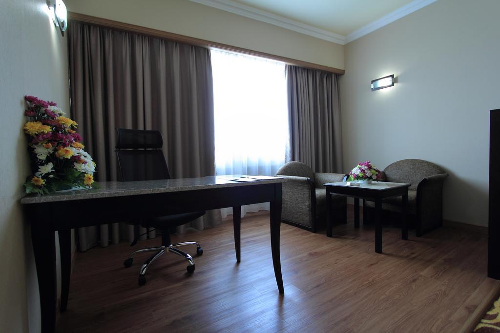 Mega Hotel Sdn Bhd Miri Room photo