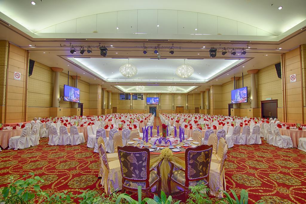 Mega Hotel Sdn Bhd Miri Exterior photo