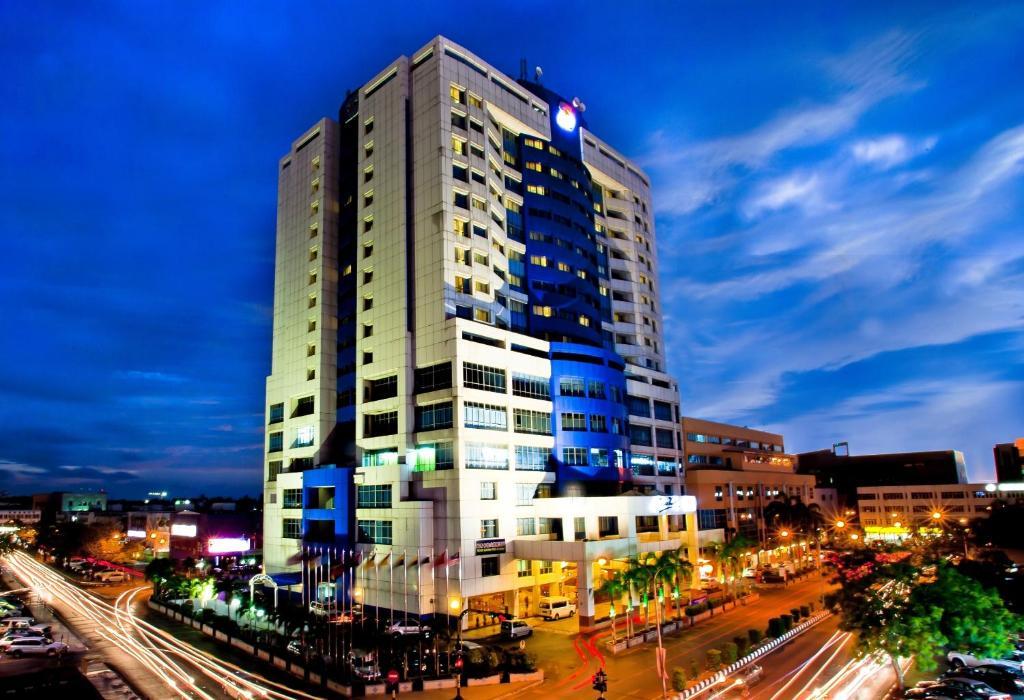 Mega Hotel Sdn Bhd Miri Exterior photo