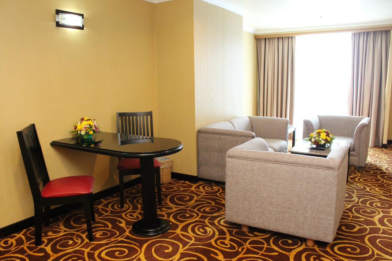 Mega Hotel Sdn Bhd Miri Exterior photo