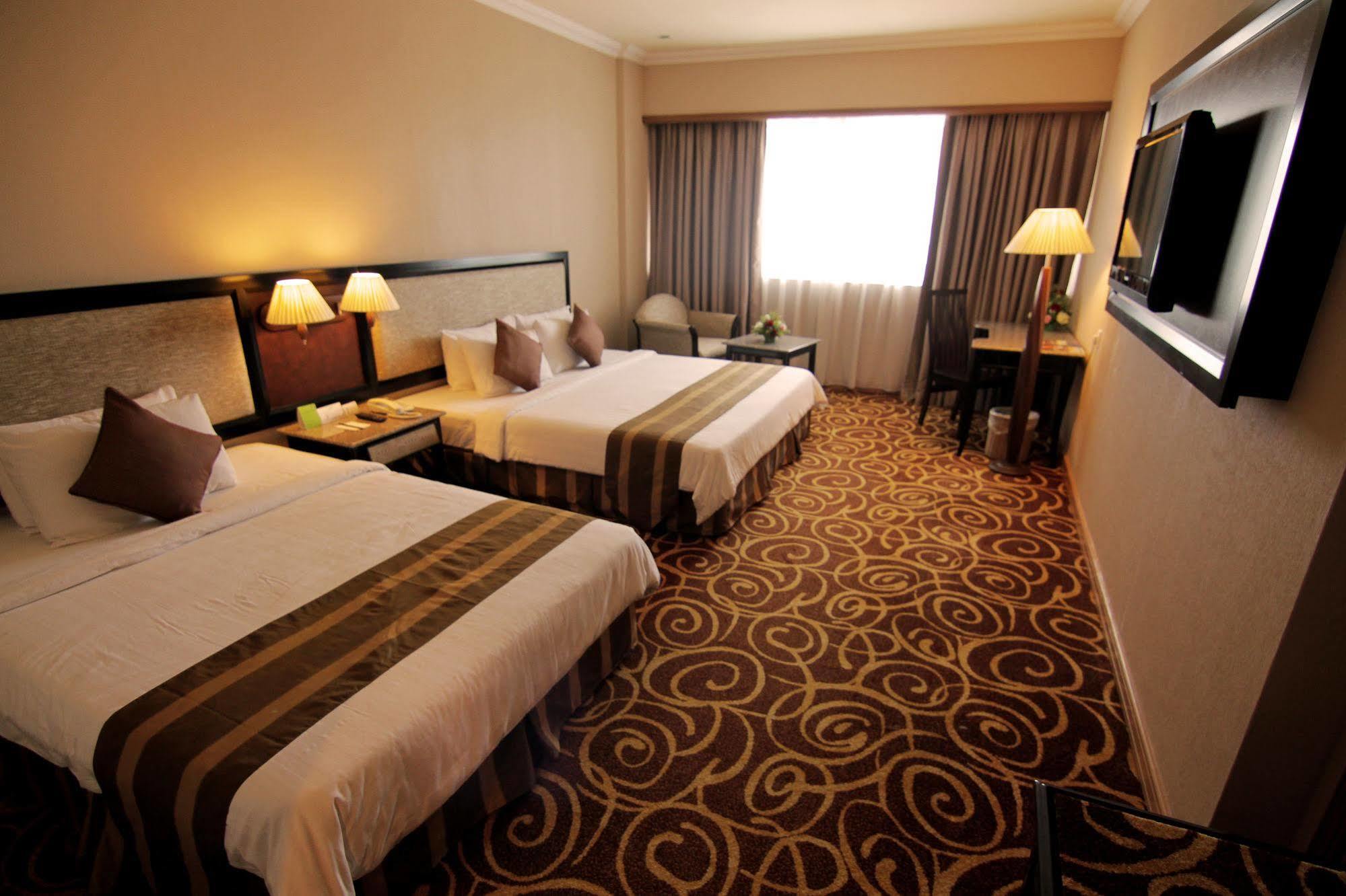 Mega Hotel Sdn Bhd Miri Exterior photo