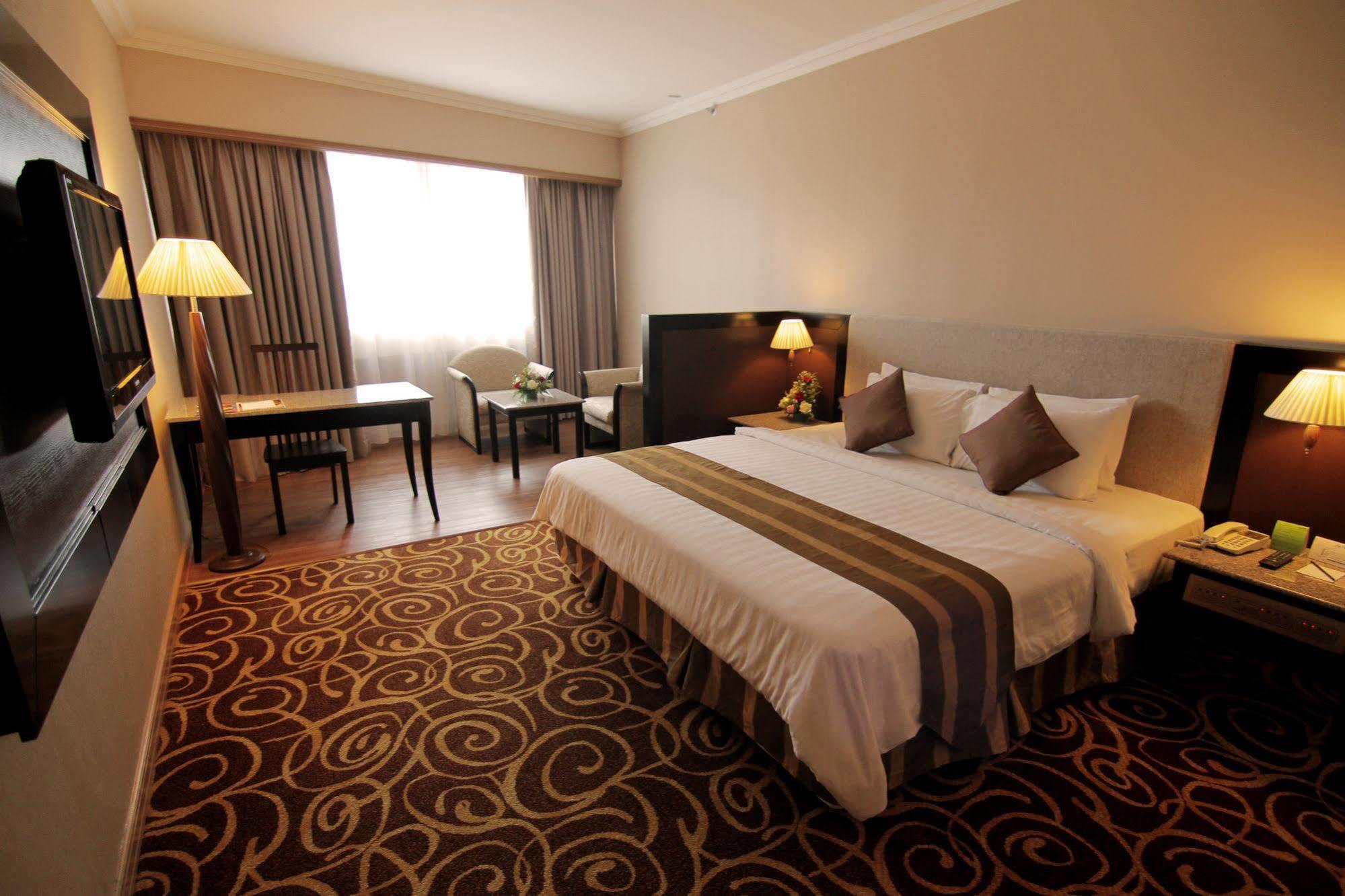 Mega Hotel Sdn Bhd Miri Exterior photo