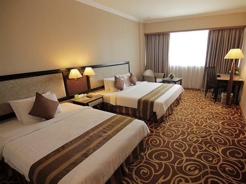 Mega Hotel Sdn Bhd Miri Exterior photo